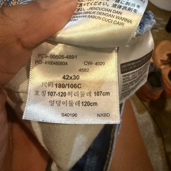 Levi's Classic Straight Blue Jeans. Size 42x30 - Picture 3 of 6